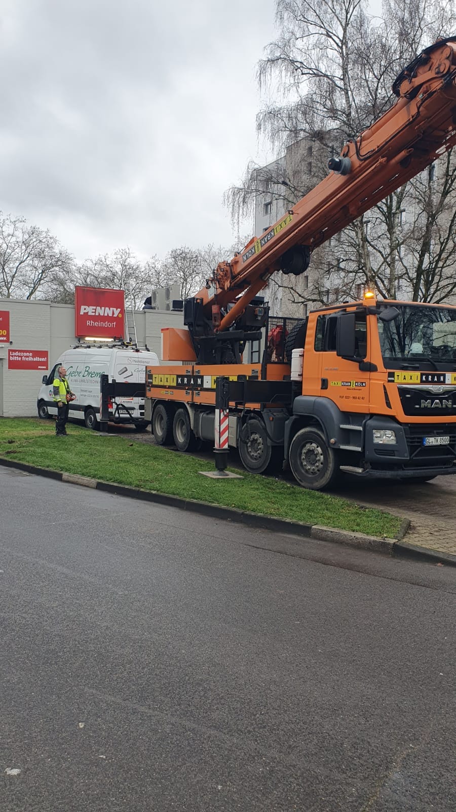 Kranarbeiten bei PENNY Supermarkt